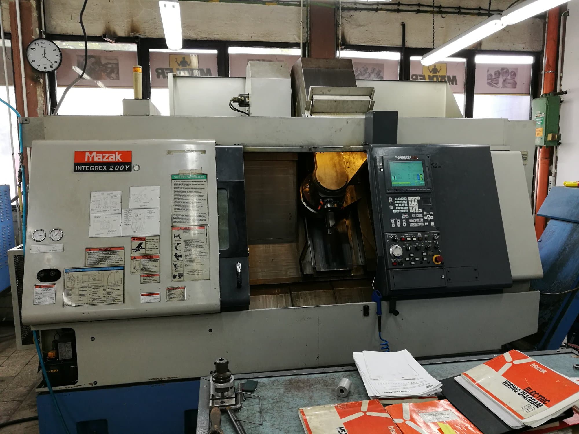 A Mazak INTEGREX 200Y  gép elölnézete
