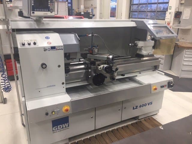 A GDW LZ400 VS gép elölnézete