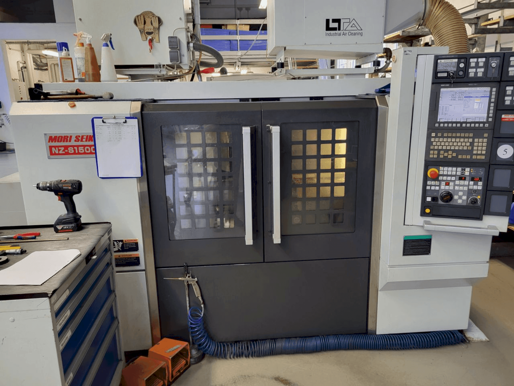 A MORI SEIKI NZ-S1500 gép elölnézete