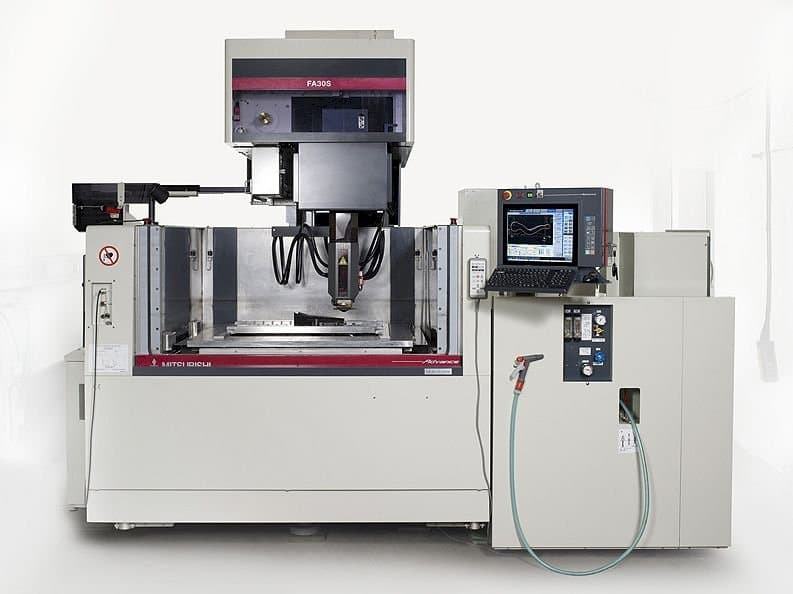 A Mitsubishi FA 30S Advance gép elölnézete