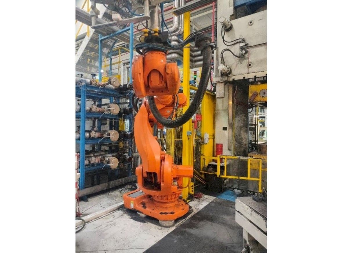 A ABB IRC5 M2004  gép elölnézete