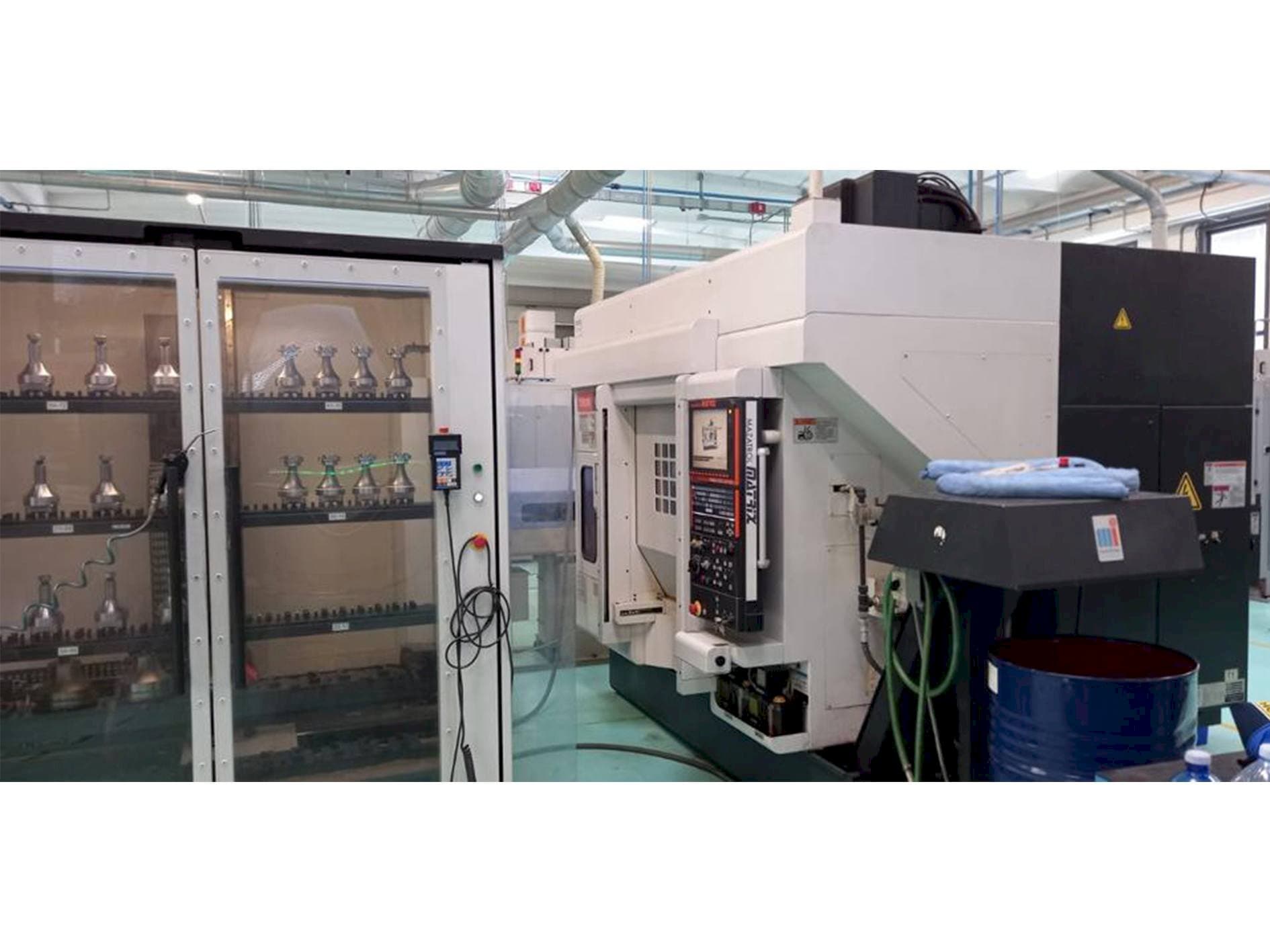 A Mazak Variaxis 500-5X II  gép elölnézete