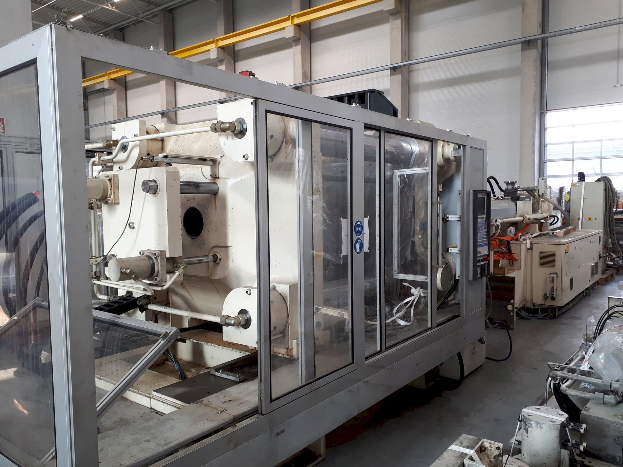 A Krauss Maffei 650-2700 C1 gép elölnézete