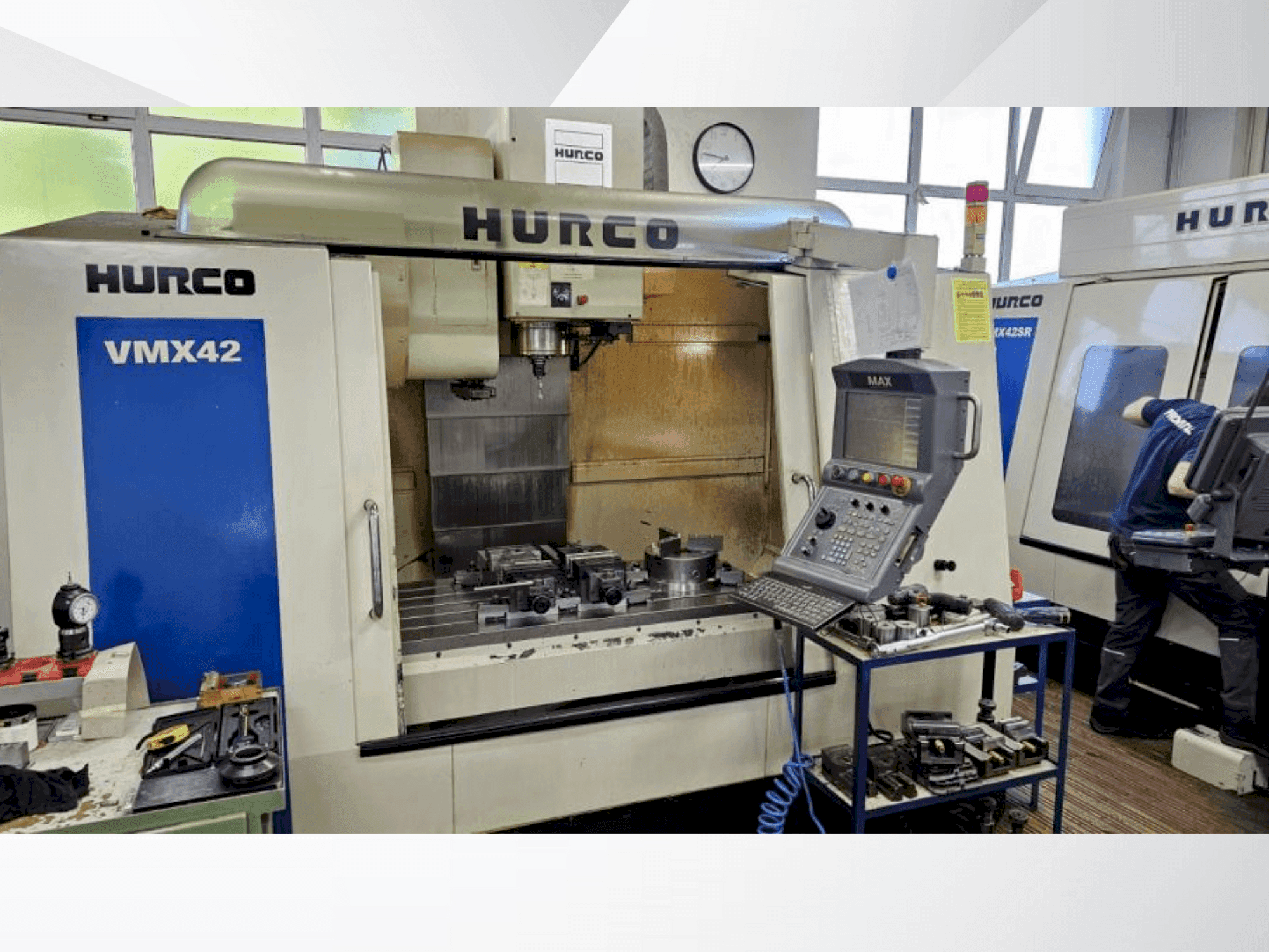 A Hurco VMX42 gép elölnézete