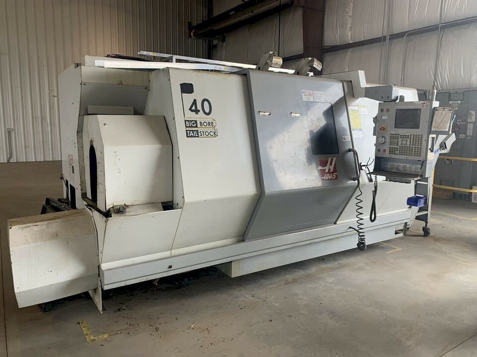 A HAAS SL-40TB gép elölnézete