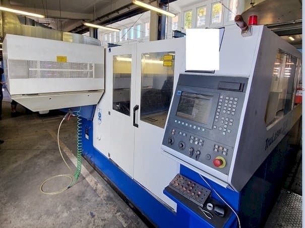 A Trumpf TRULASER 3030  gép elölnézete