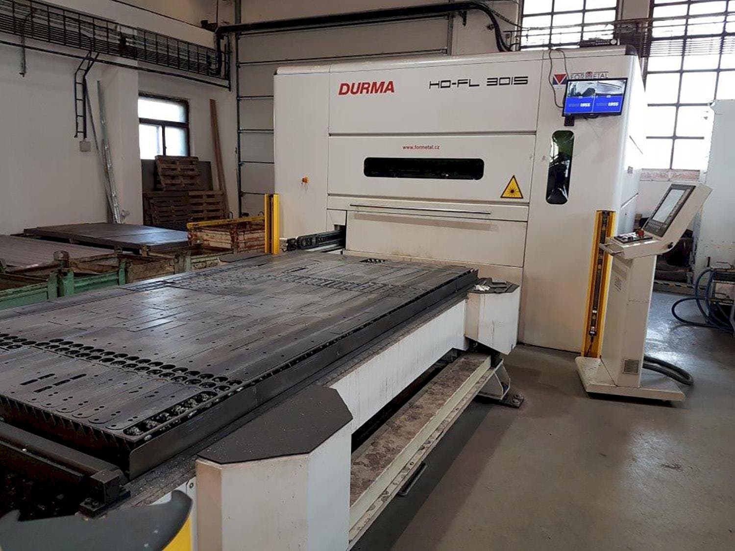 A Durma HD-FL 3015 L  gép elölnézete