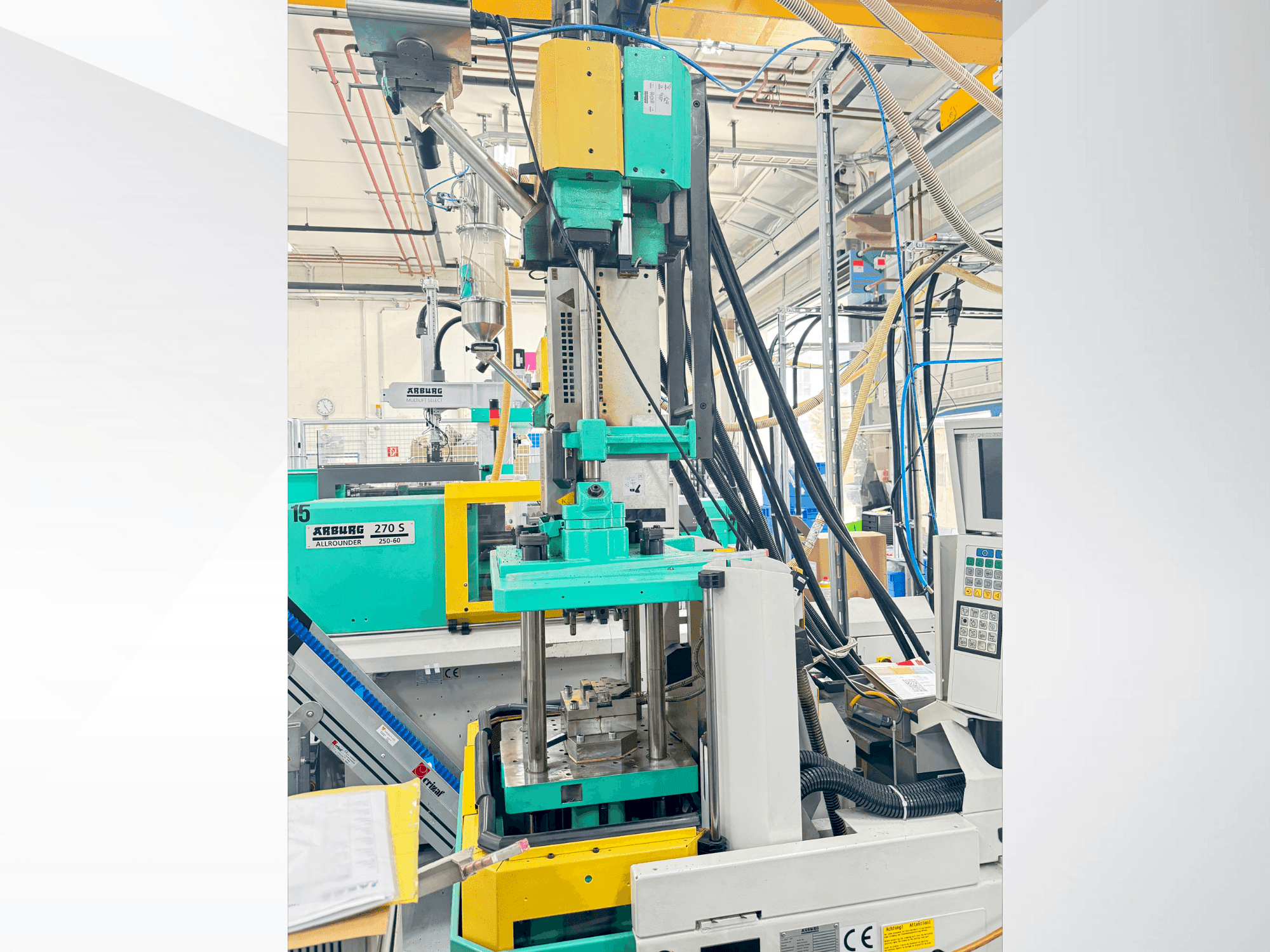 A Arburg 220 S 150-60U  gép elölnézete