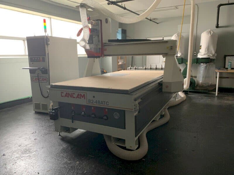 A CanCam B2-48 ATC gép elölnézete