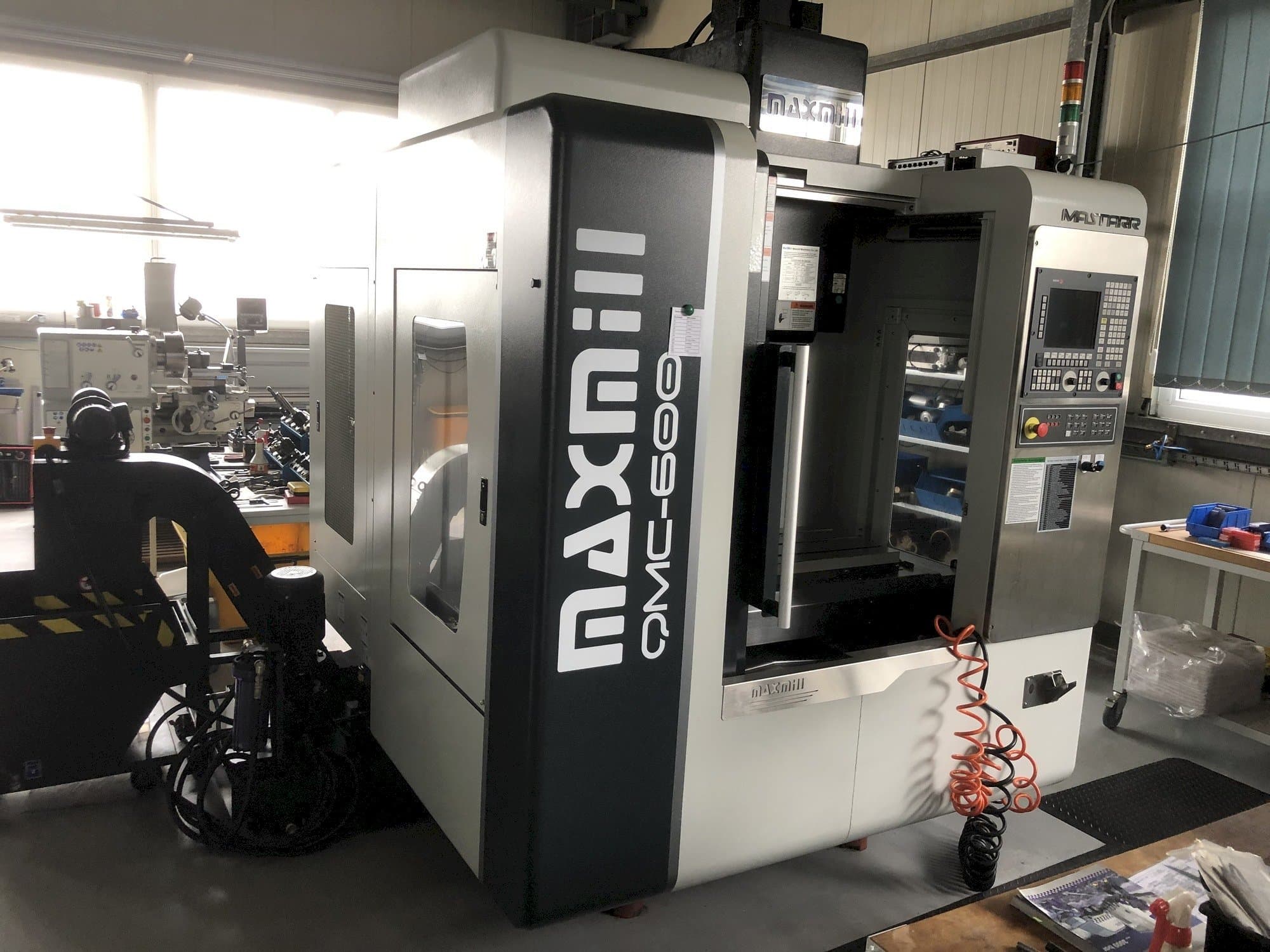 A MAXMILL QMC-600 gép elölnézete