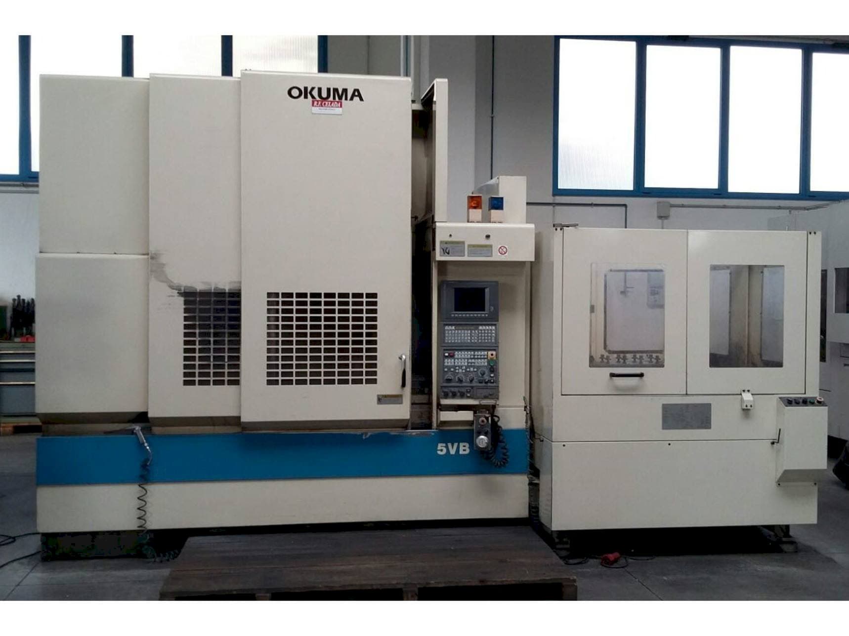 A Okuma MX55 VB gép elölnézete