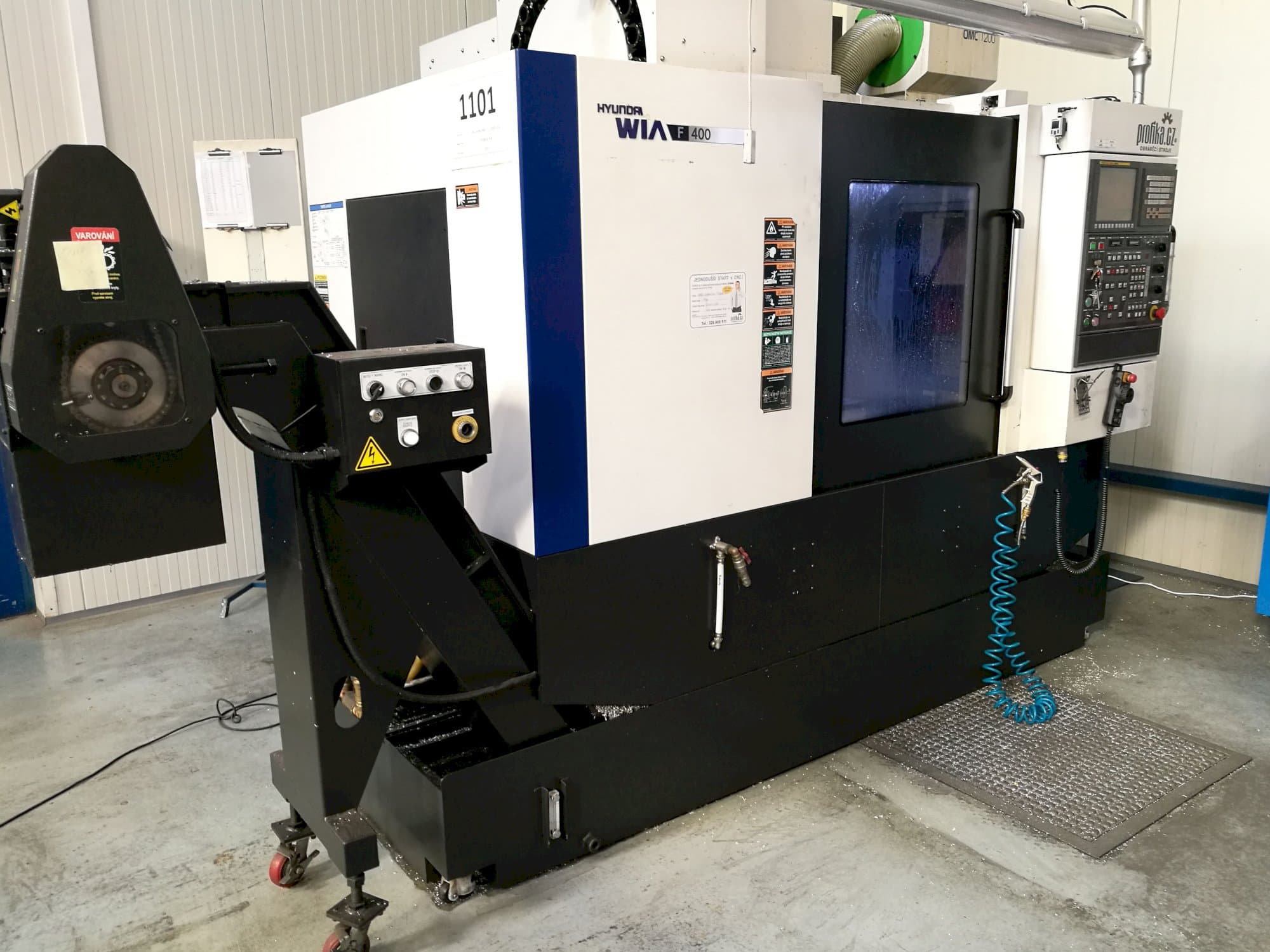 A Hyundai Wia F400  gép bal oldali nézete