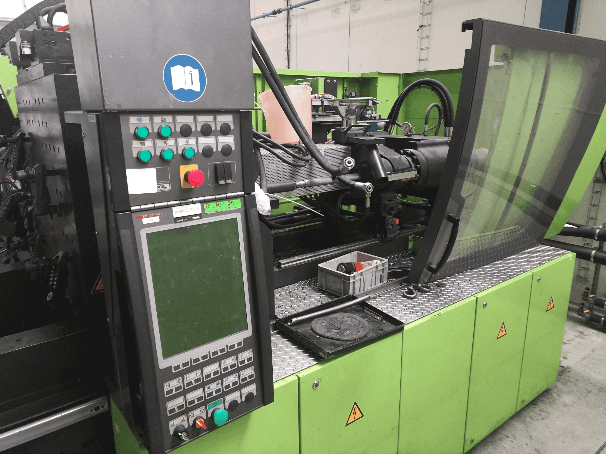 A Engel Victory 750H/330V/220 combi  gép elölnézete