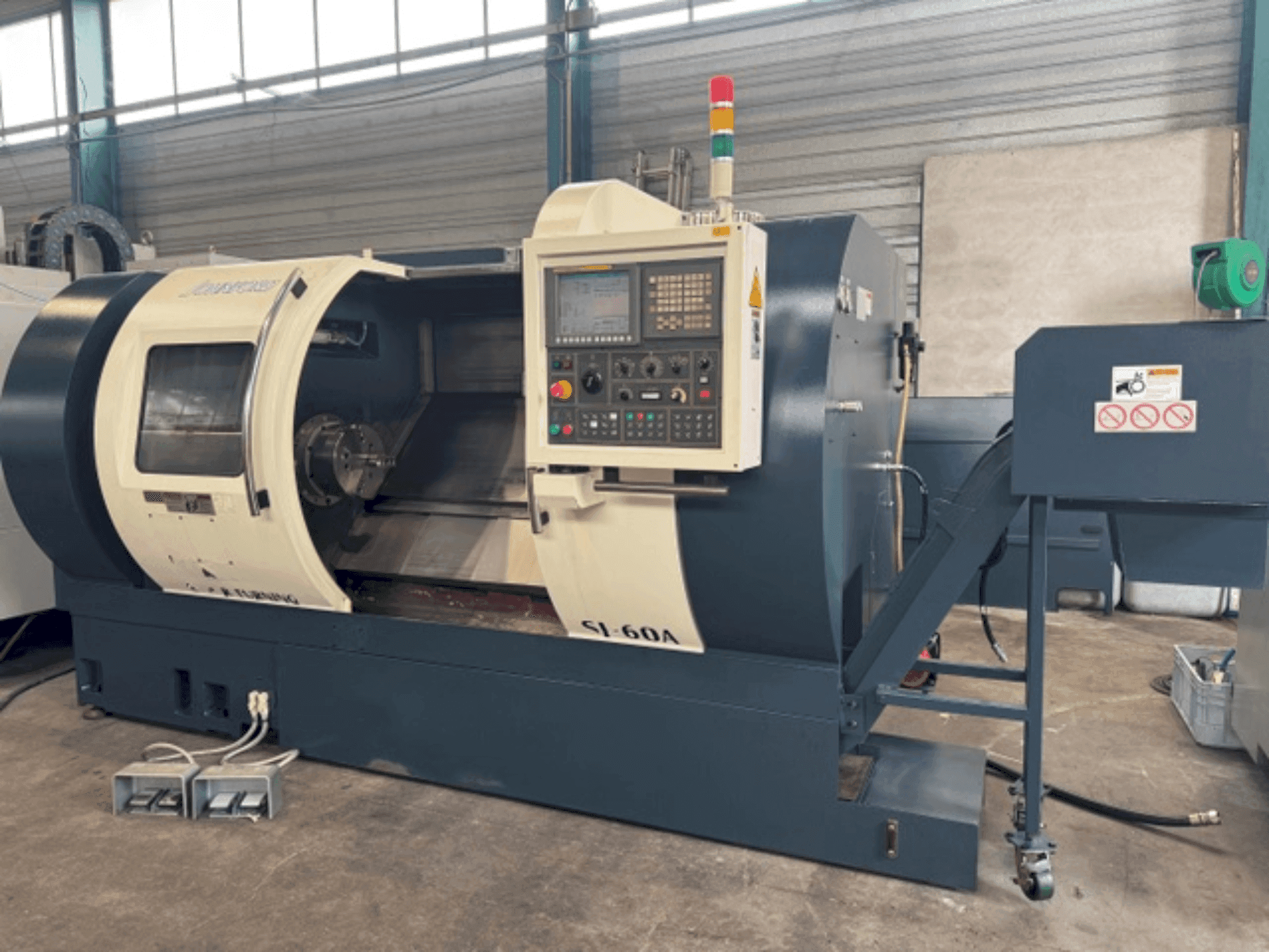 A Johnford SL 60A CS  gép elölnézete