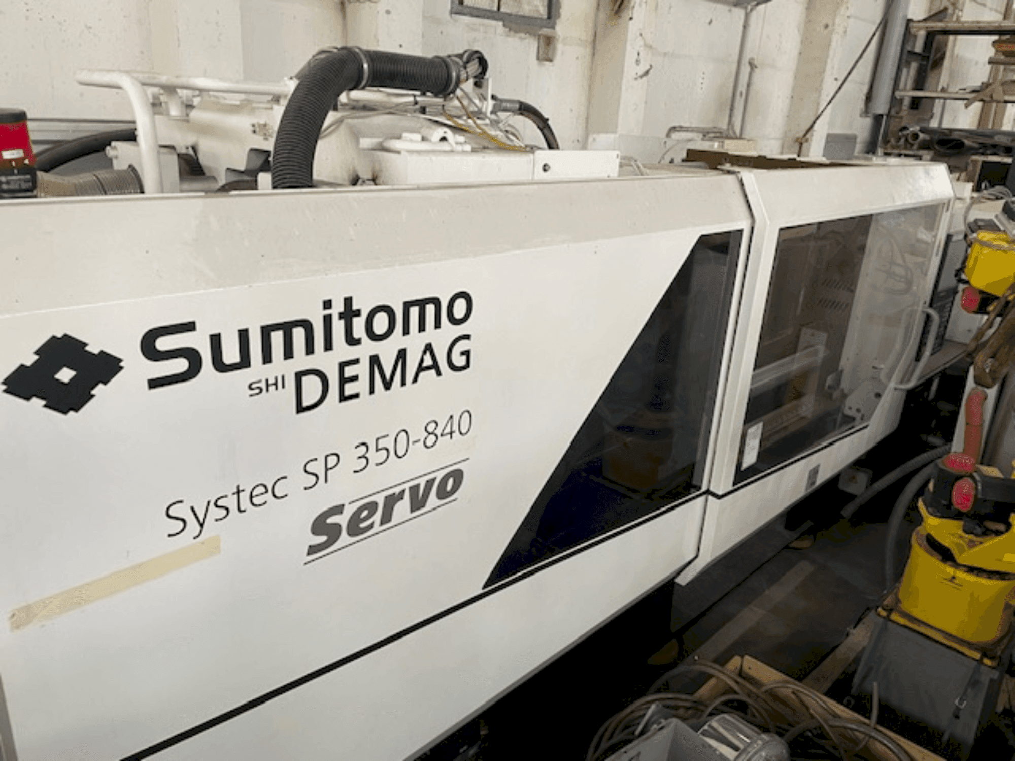 A SUMITOMO SHI DEMAG Systec SP 350/720-840 gép elölnézete
