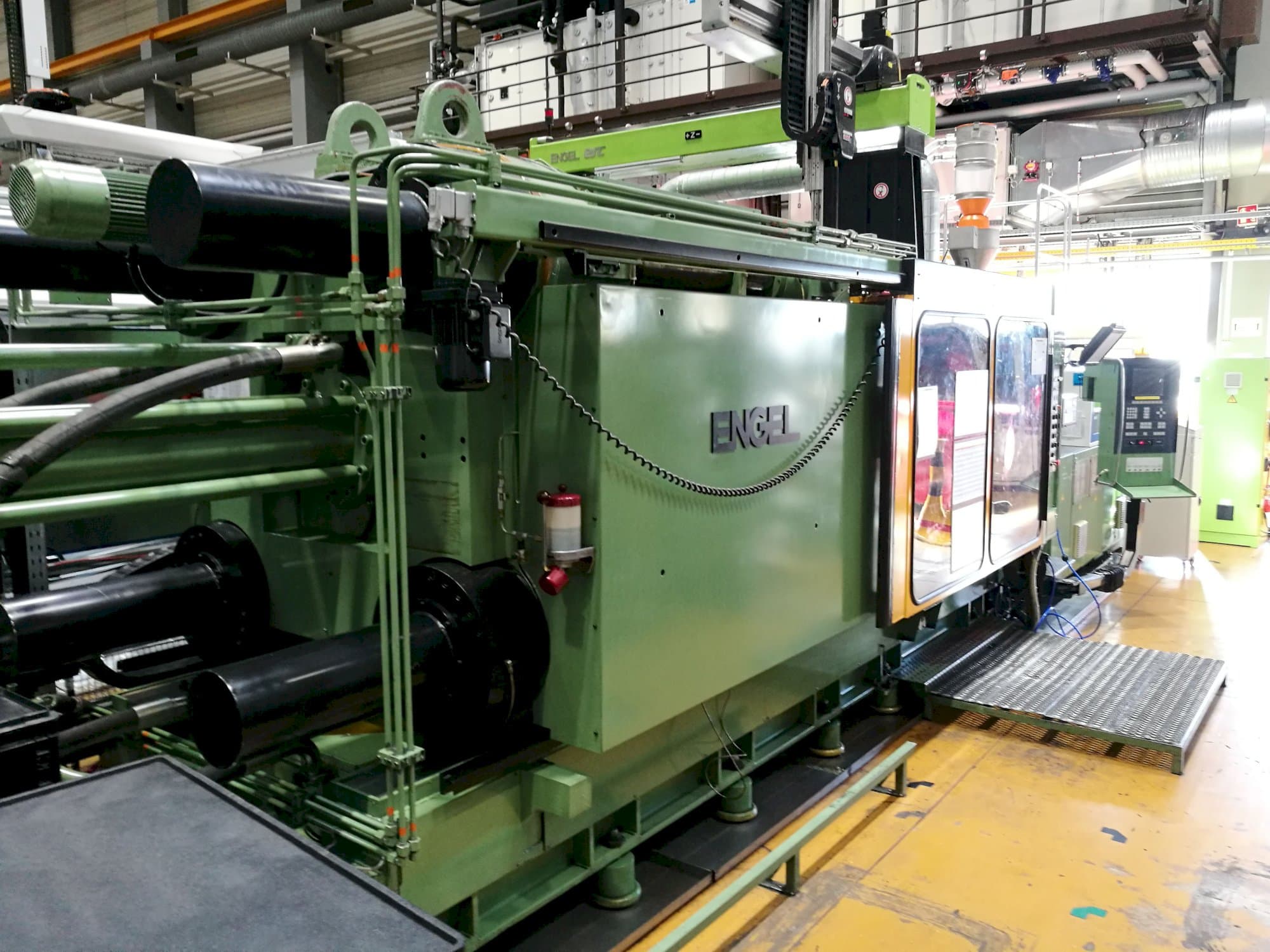 A ENGEL ES 4400/800 gép jobb nézete