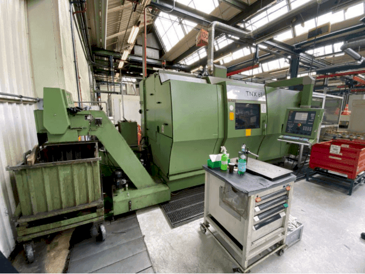 A TRAUB TNX 65  gép elölnézete