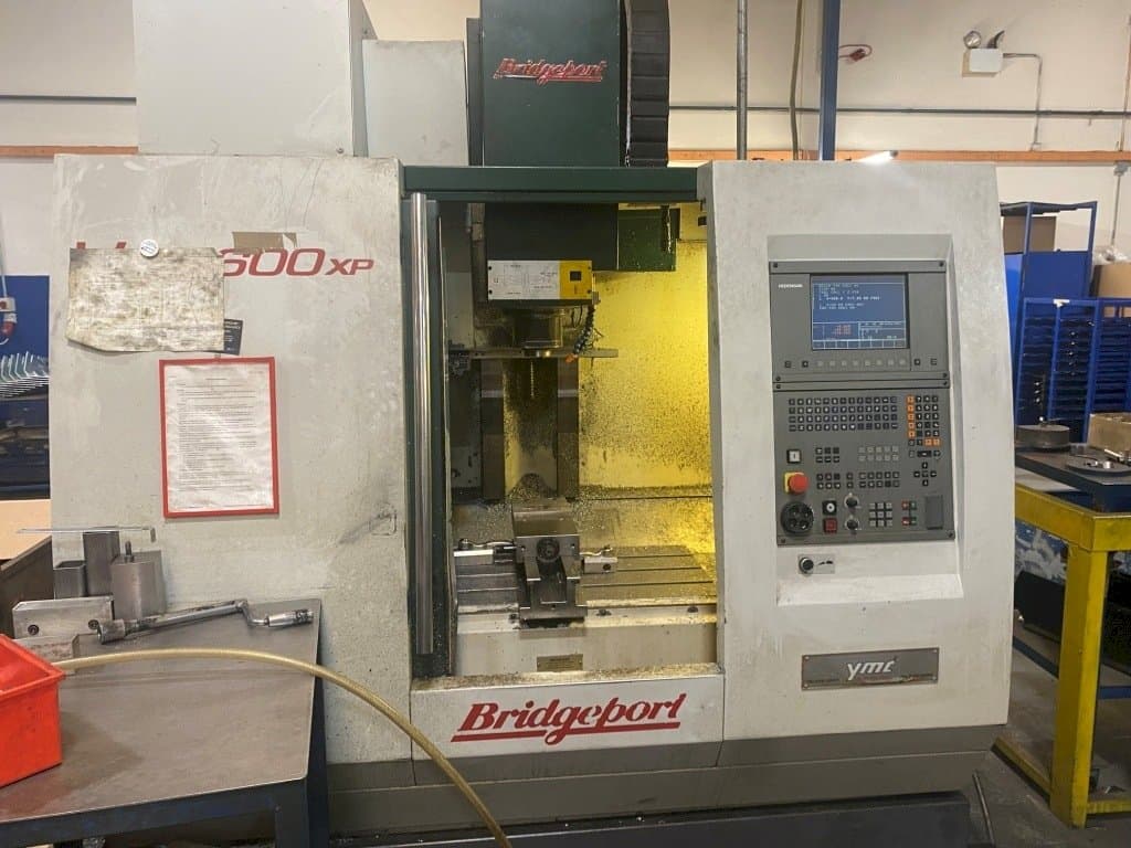 A Bridgeport VMC 600XP gép elölnézete