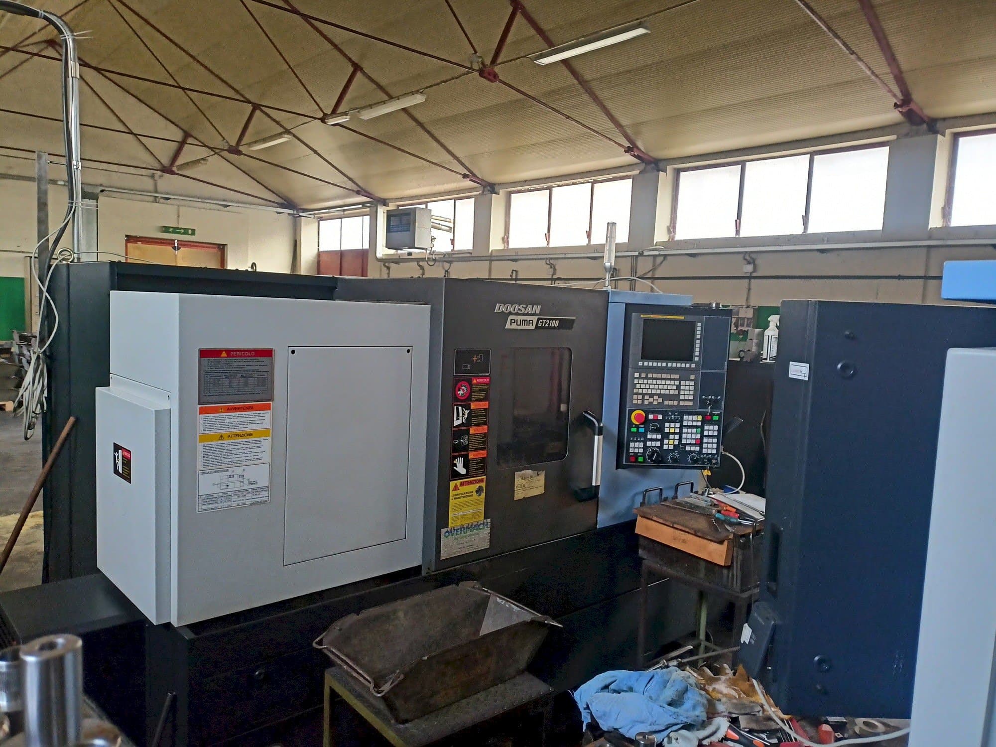 A DOOSAN Puma GT2100 gép elölnézete