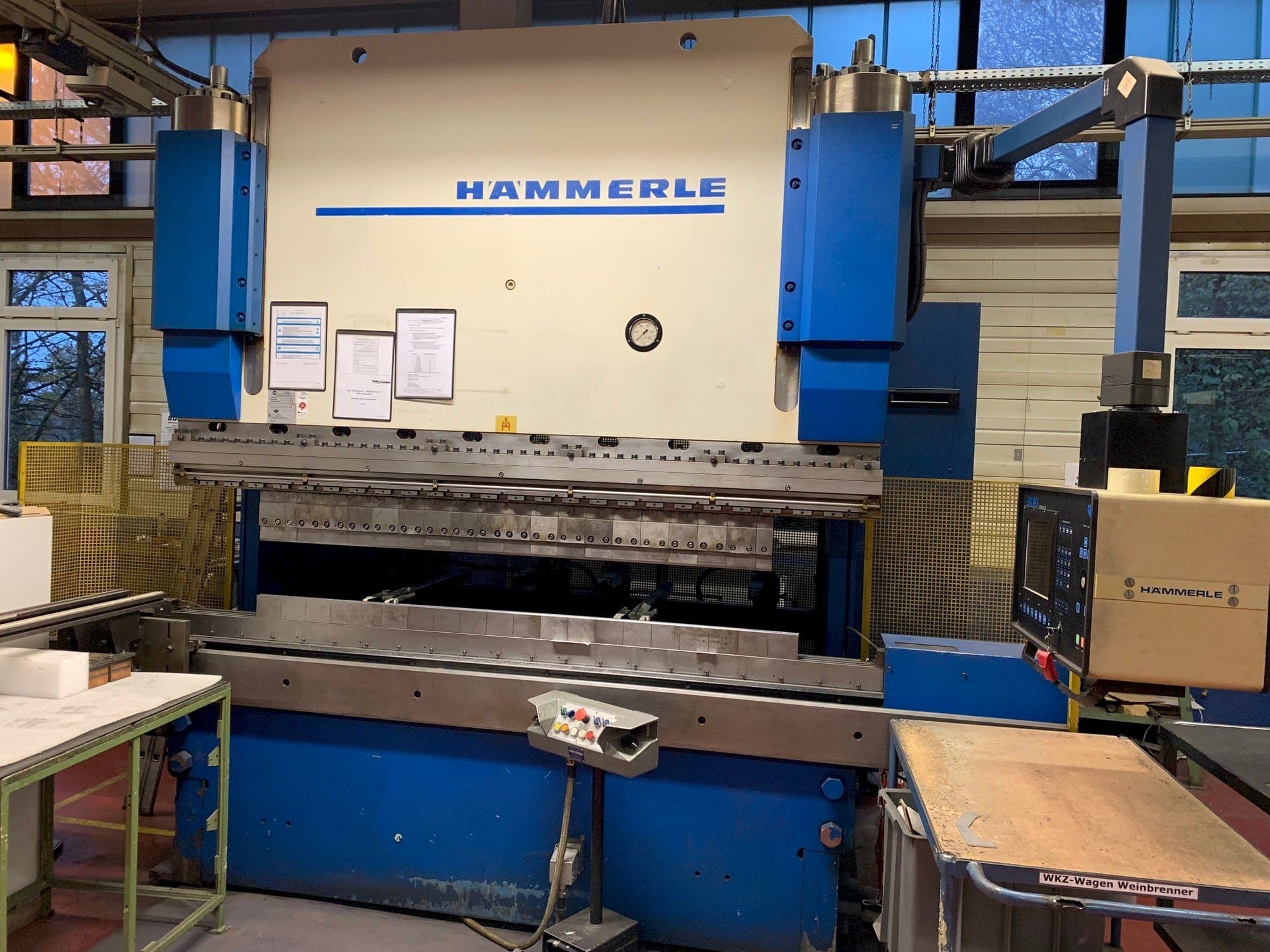 A HAMMERLE AP 200 2600 Serie 3 gép elölnézete