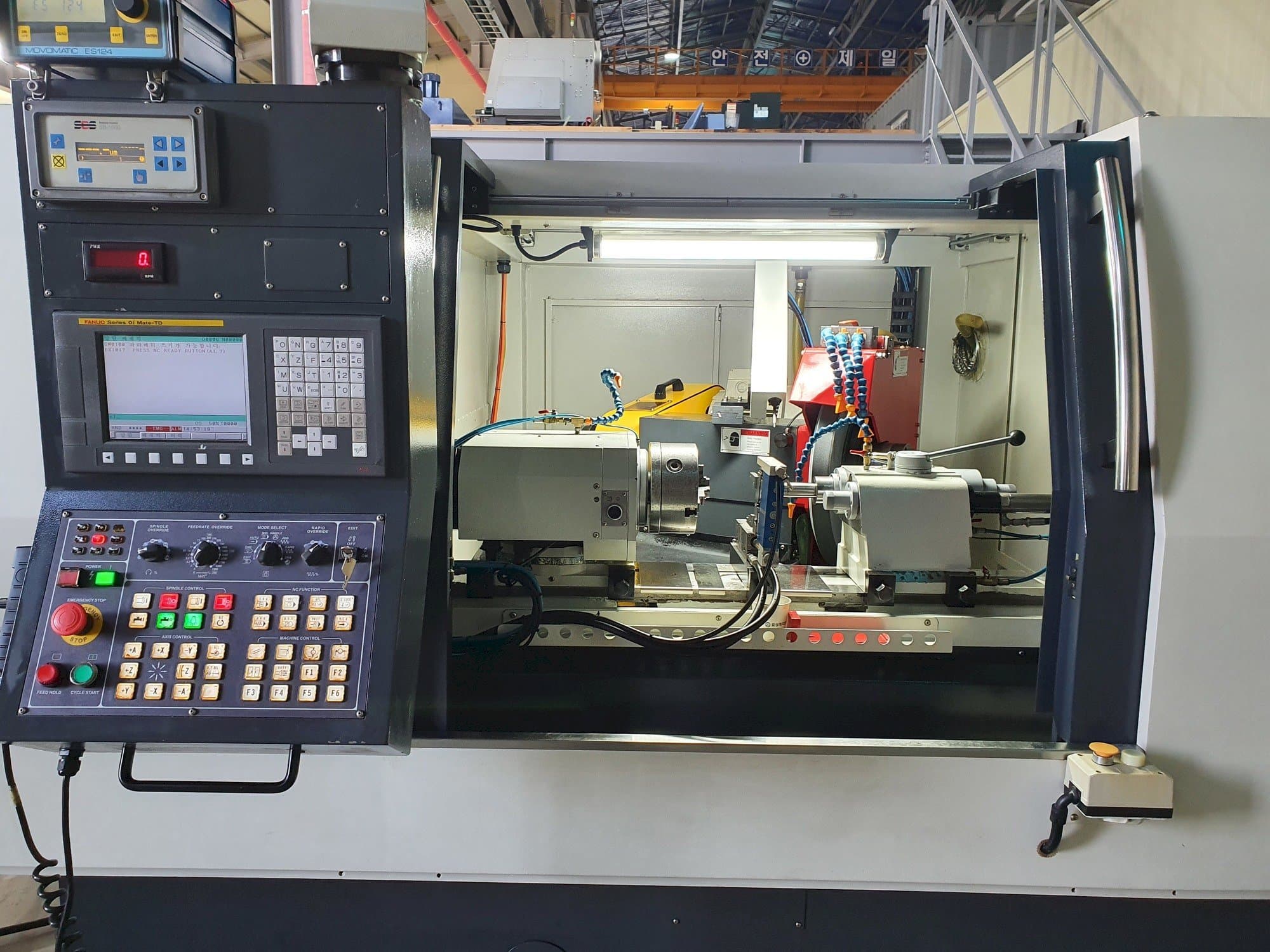 A e-tech EGA-3250CNC gép elölnézete