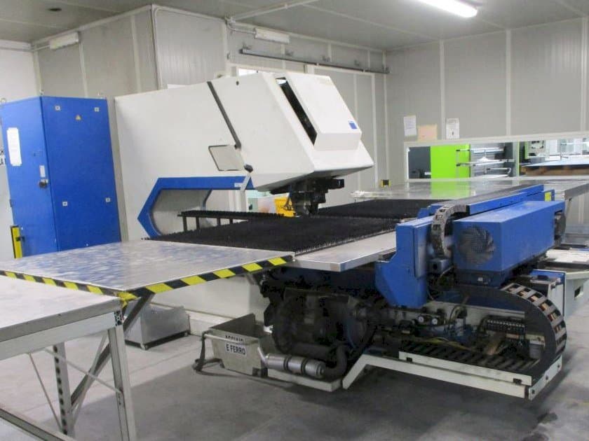 A Trumpf Trumatic 2000R gép elölnézete