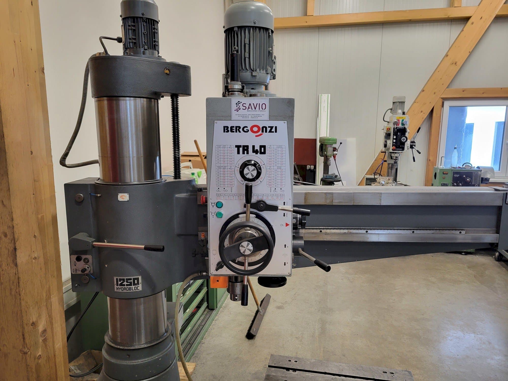 A BERGONZI TR40/1250H  gép elölnézete