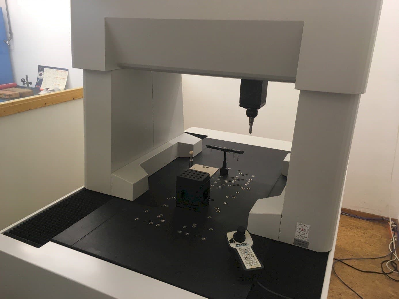 A EROWA PreSet Qi  gép elölnézete