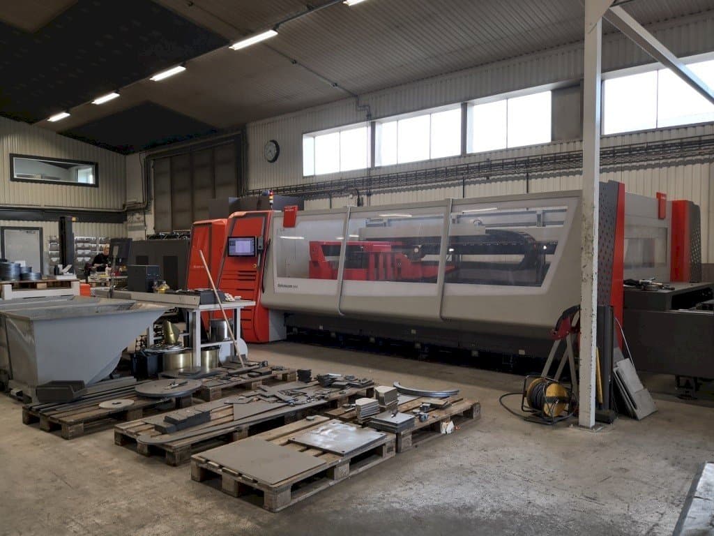 A Bystronic ByAutonom 3015 gép jobb oldali nézete