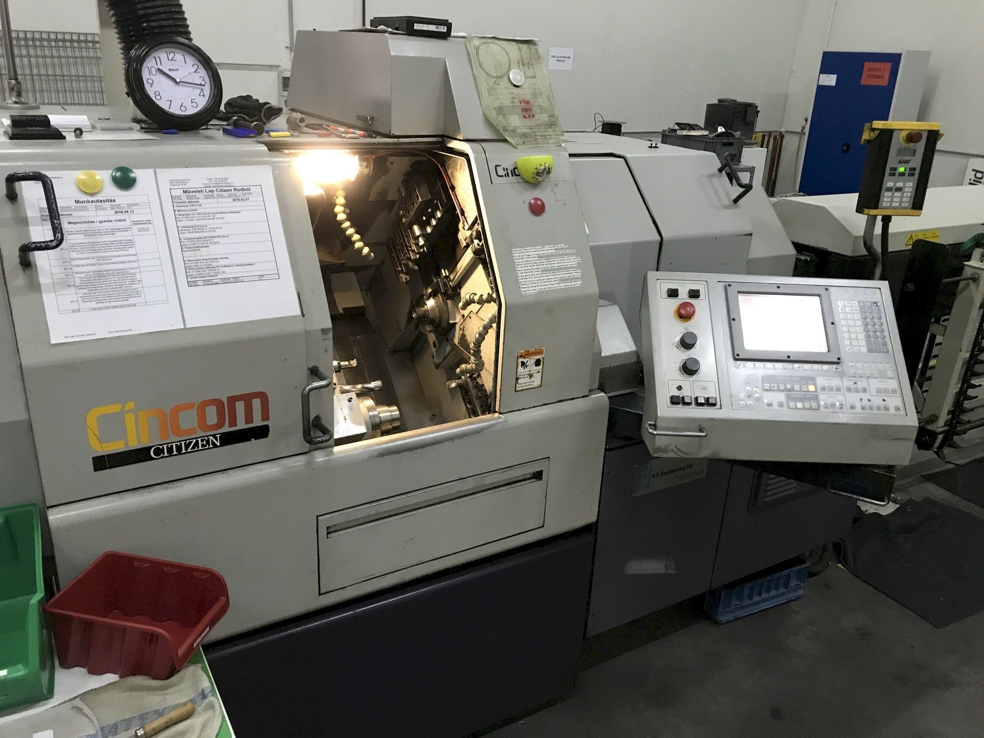 A Citizen Cincom L32 gép elölnézete