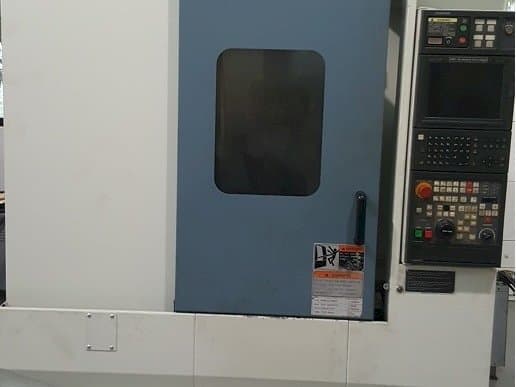 A MORI SEIKI Accumill 4000 gép elölnézete