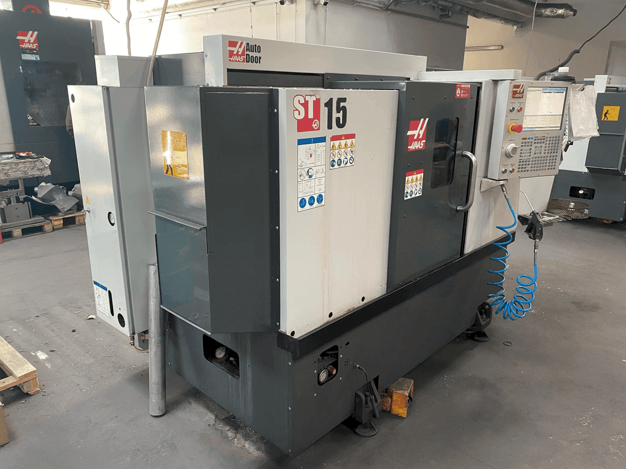 A HAAS ST-15  gép elölnézete