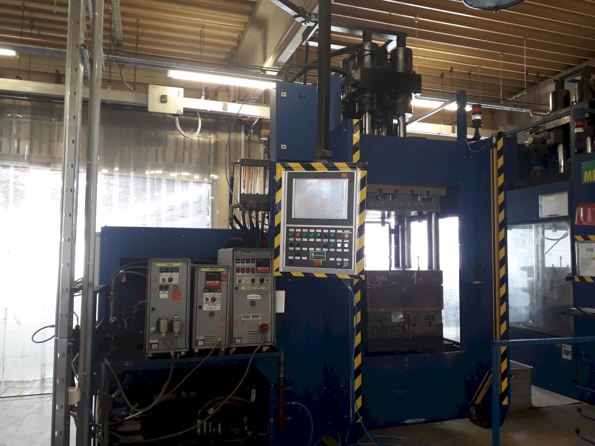 A MAPLAN MTF2000/250 gép elölnézete