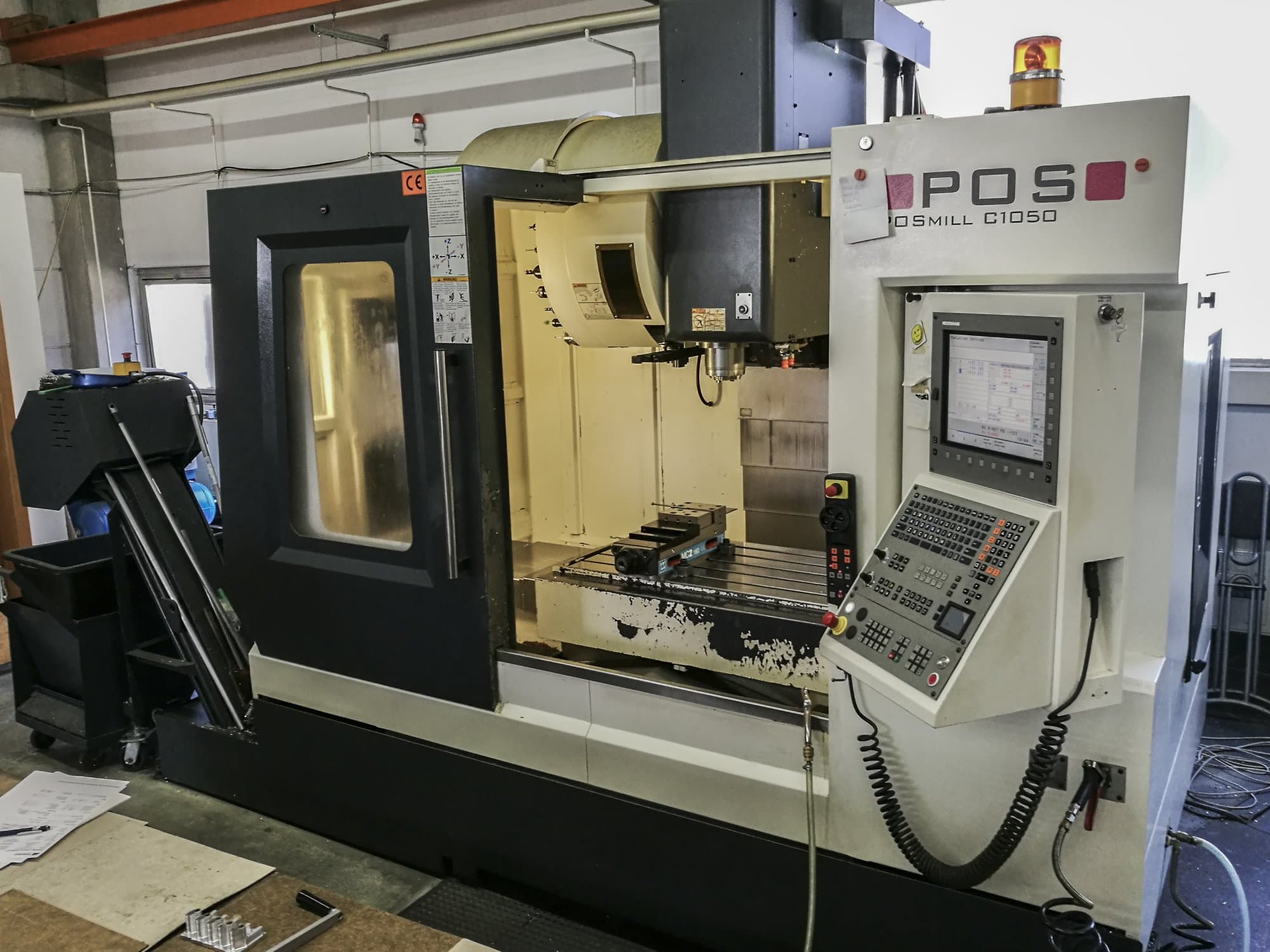 A POS POSmill C1050 gép jobb nézete