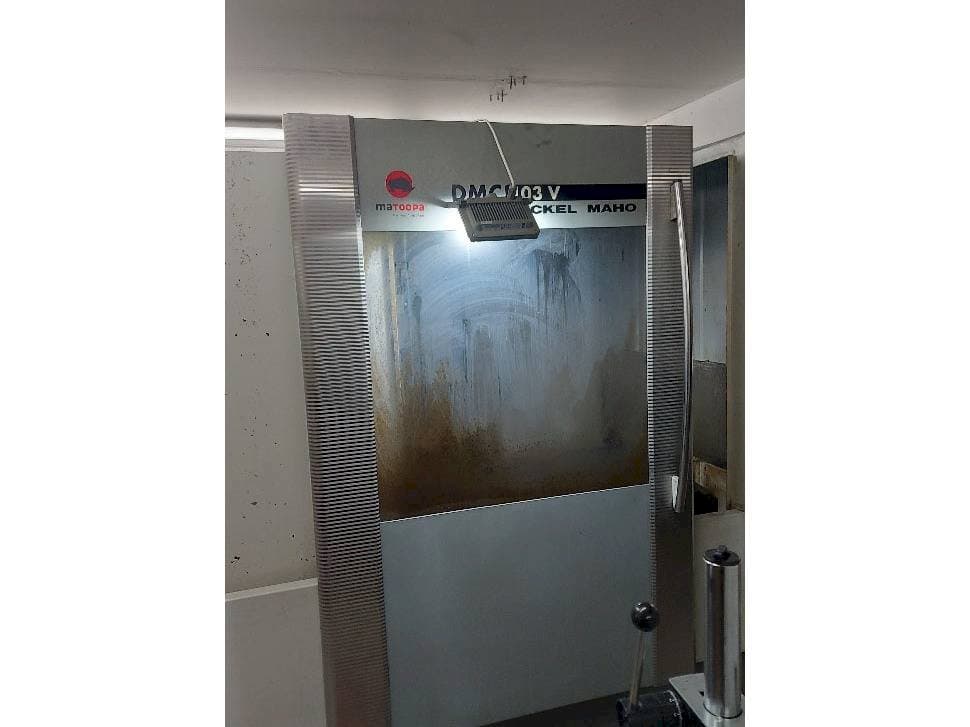 A DMG DMC 103 V gép elölnézete