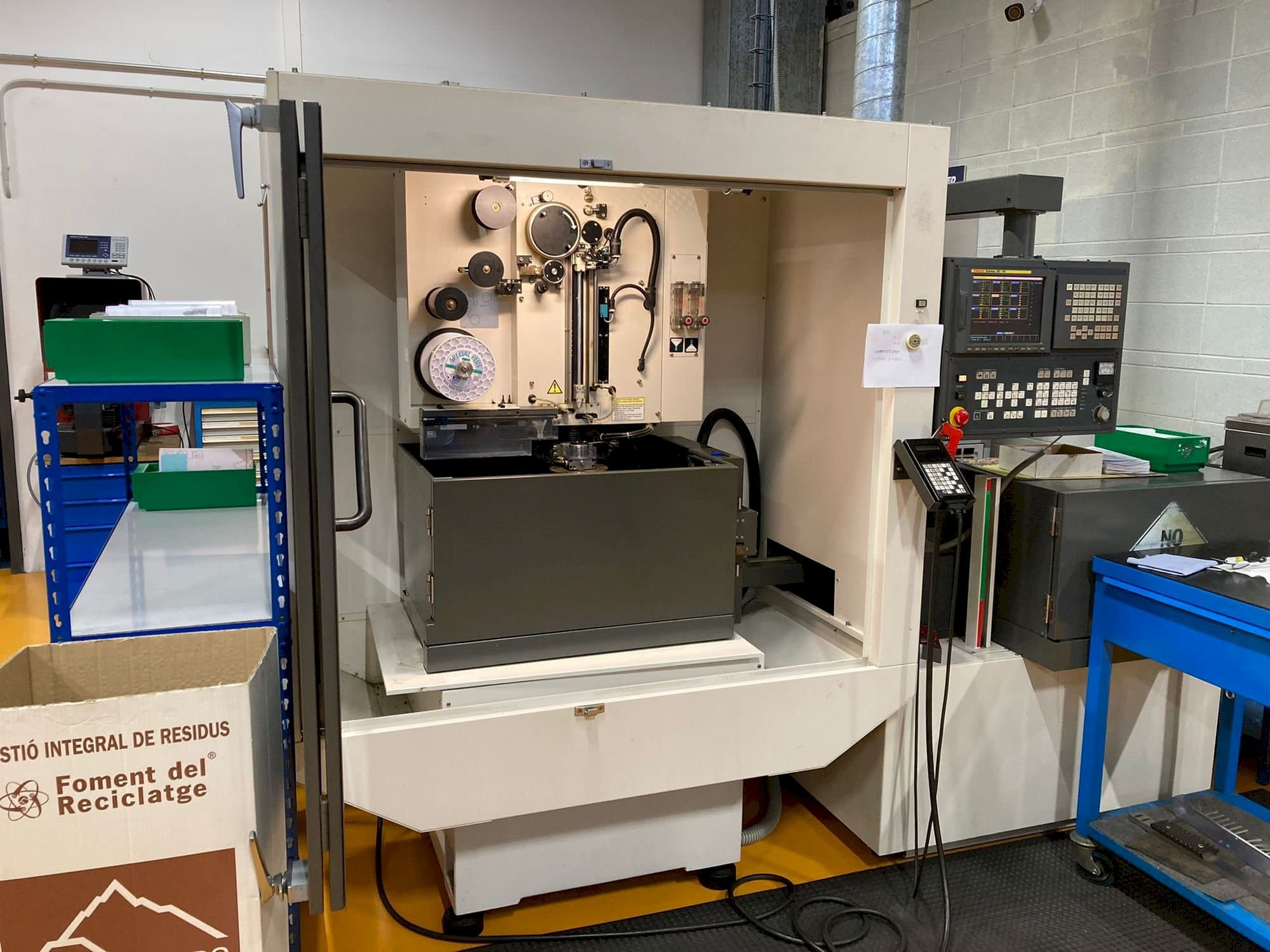 A FANUC Robocut Alpha-0iA  gép elölnézete