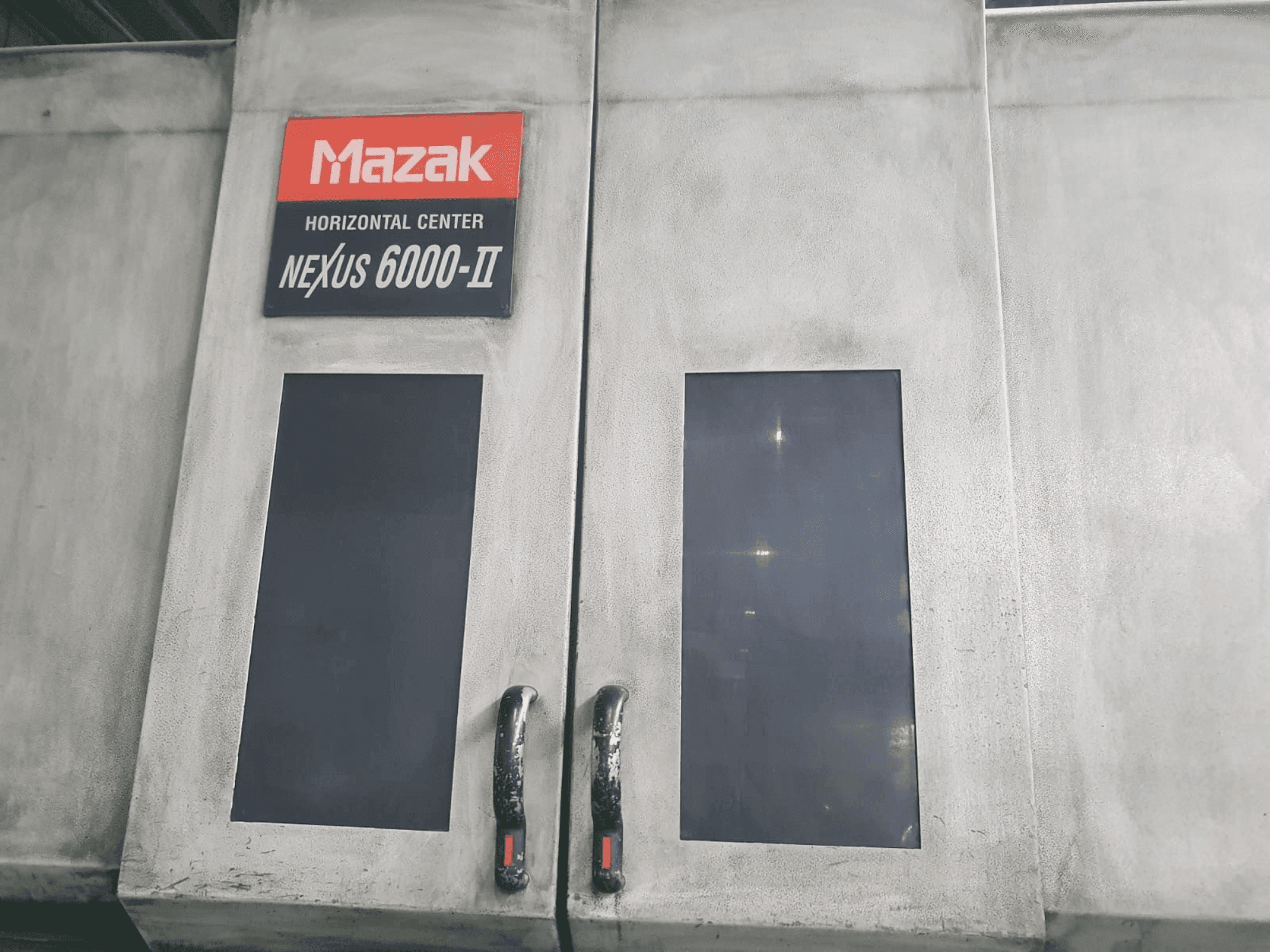 A Mazak HI Nexus 6000 II  gép elölnézete