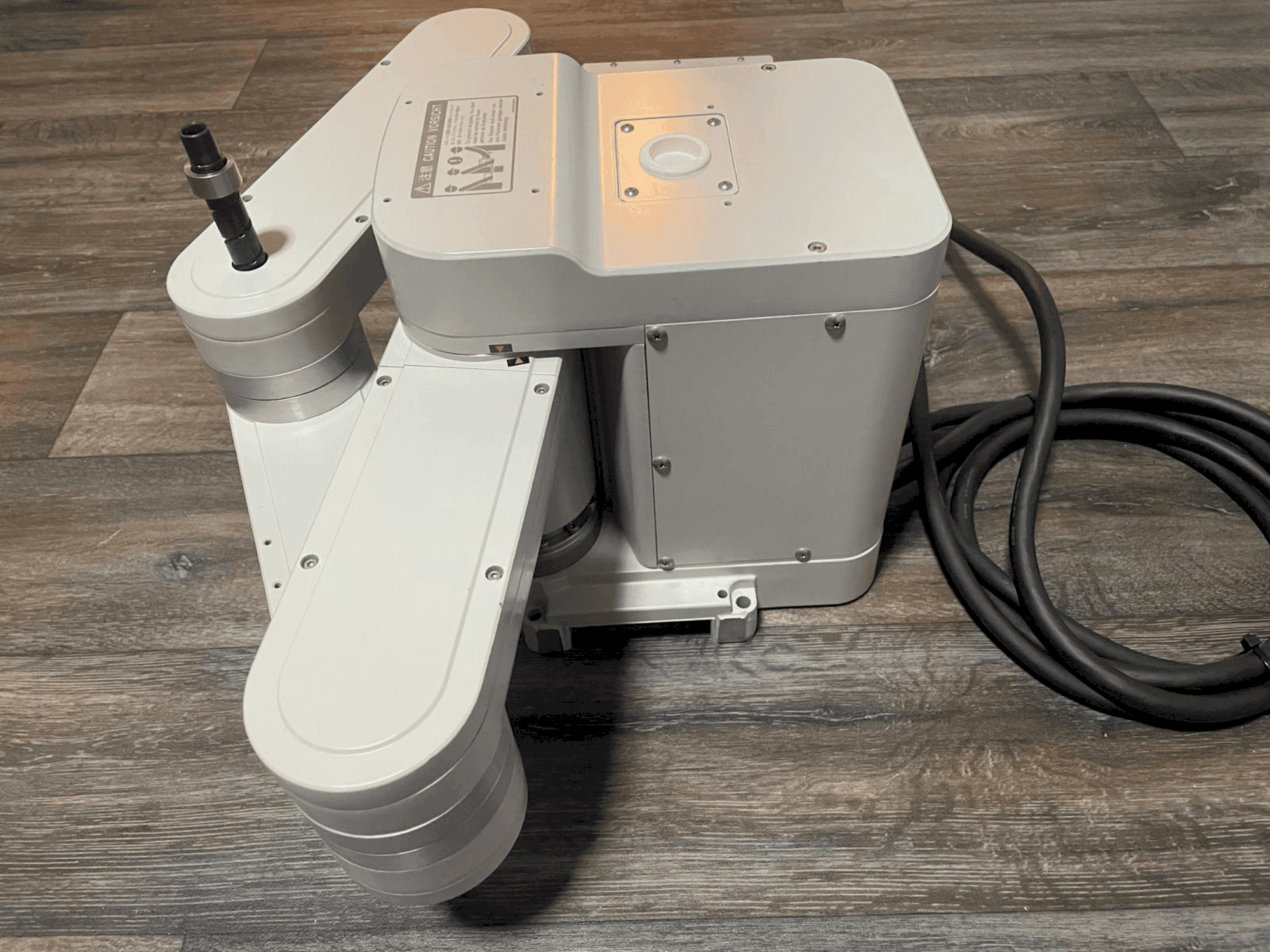 A Mitsubishi Electric PR-5AH gép elölnézete