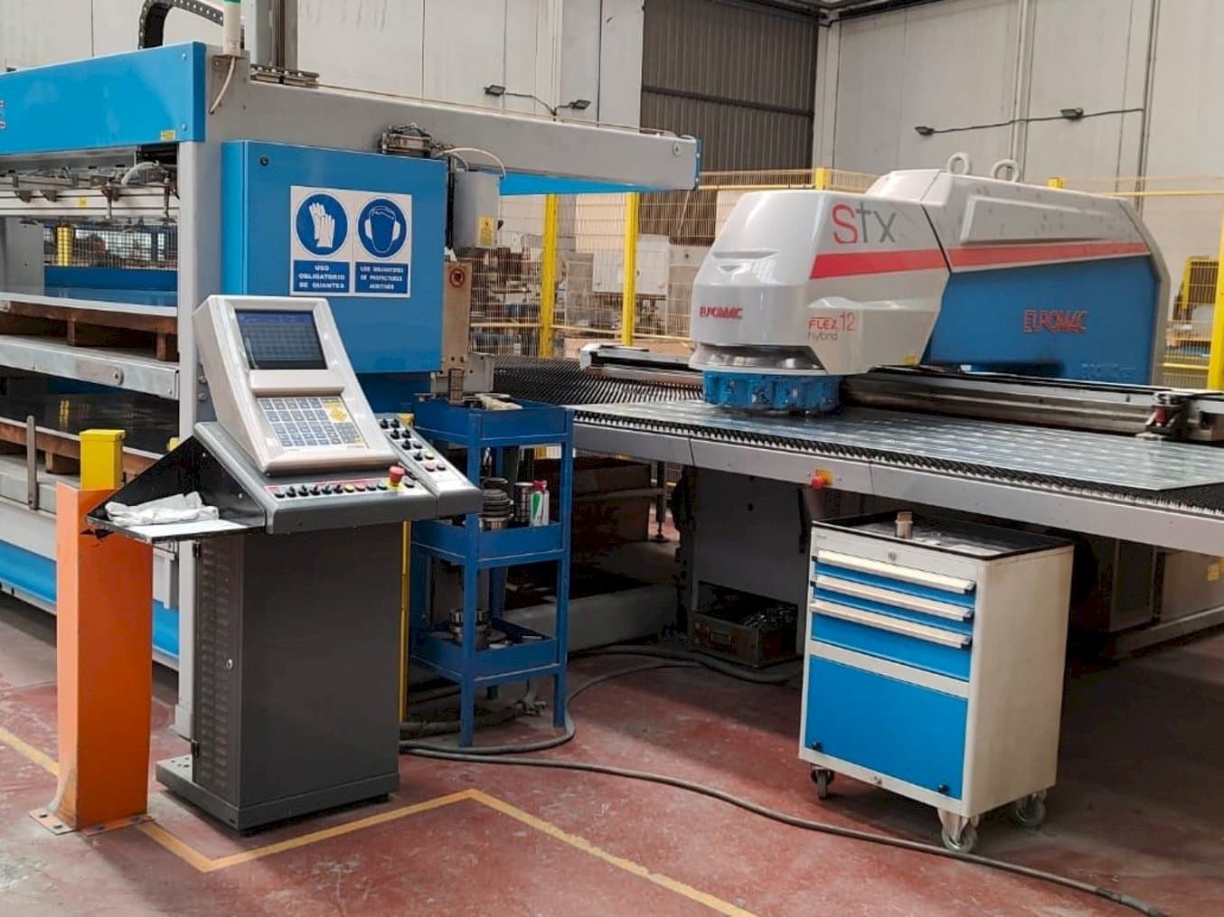 A Euromac STX Plus 1250/30-2500 Flex 12 Hybrid  gép elölnézete