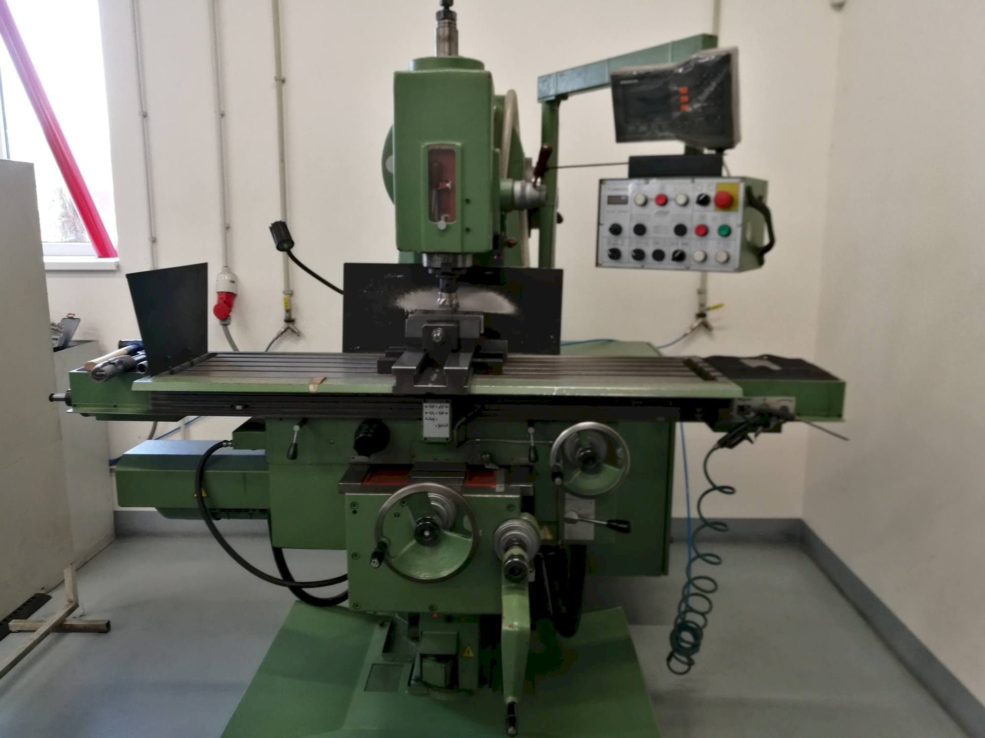 A TOS FGV 32 gép elölnézete