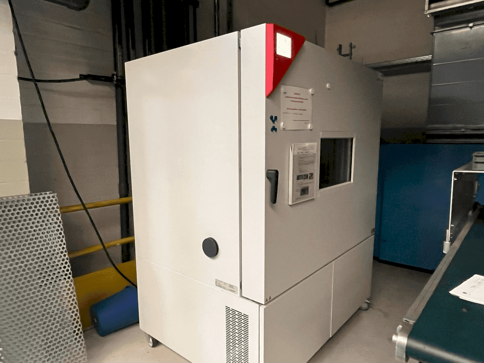 A BINDER MKFT 720 gép elölnézete