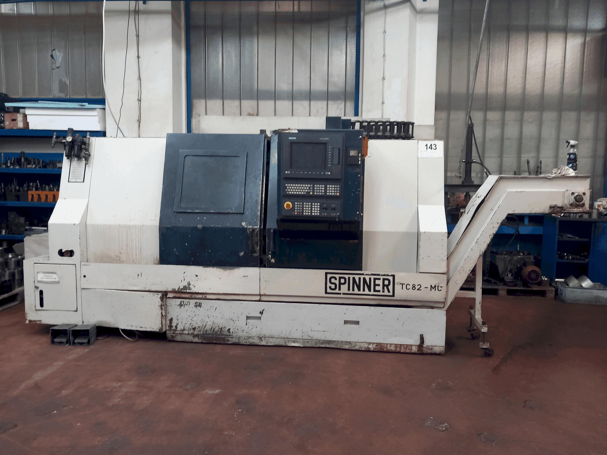 A SPINNER TC 82 -MC gép elölnézete
