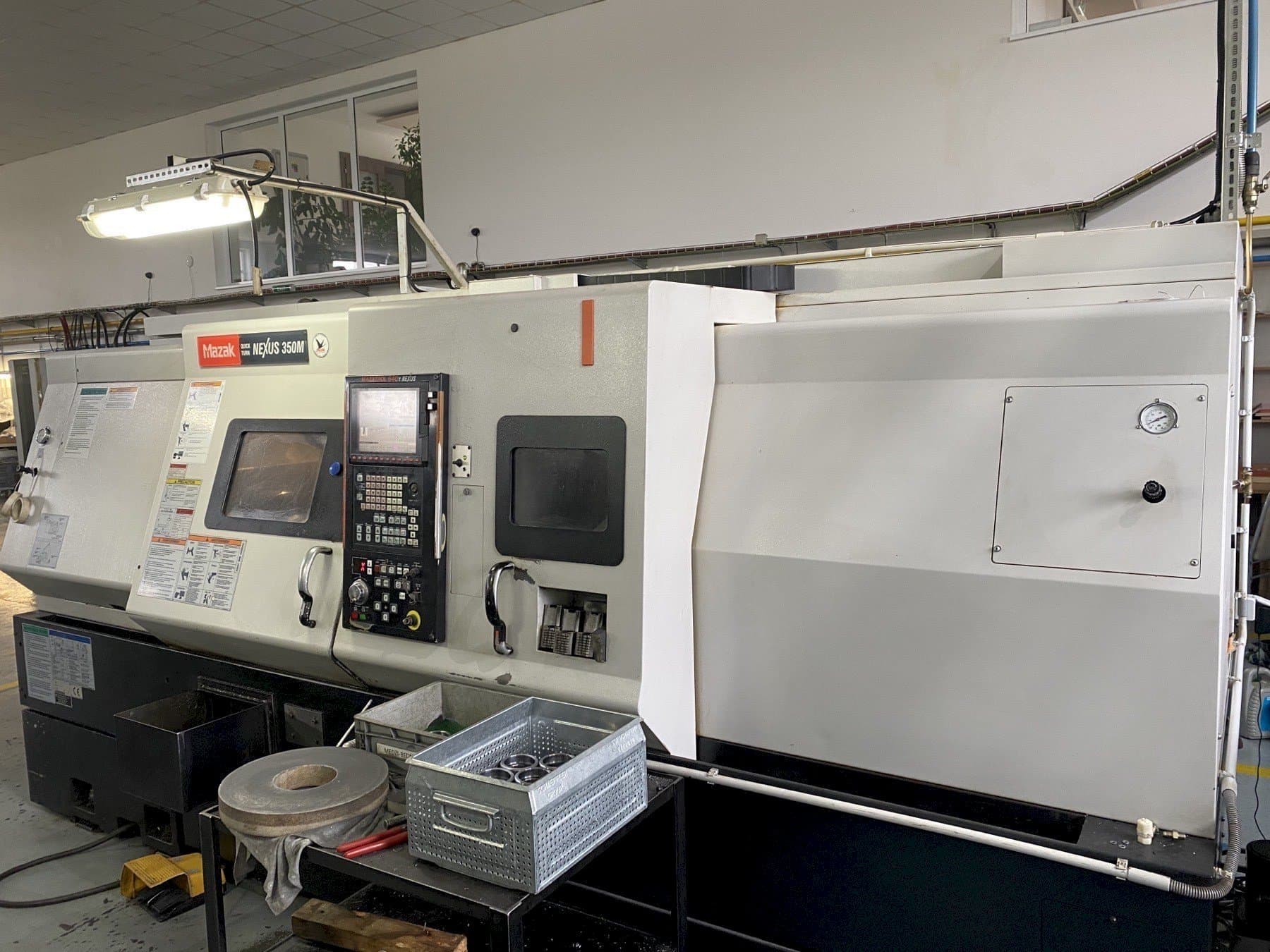 A Mazak QUICKTURN Nexus 350M gép elölnézete
