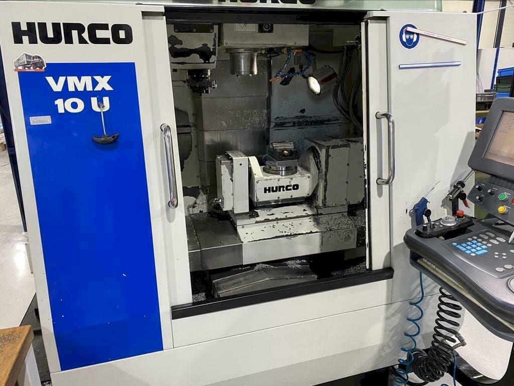 A Hurco VMX 10 U 5 gép elölnézete