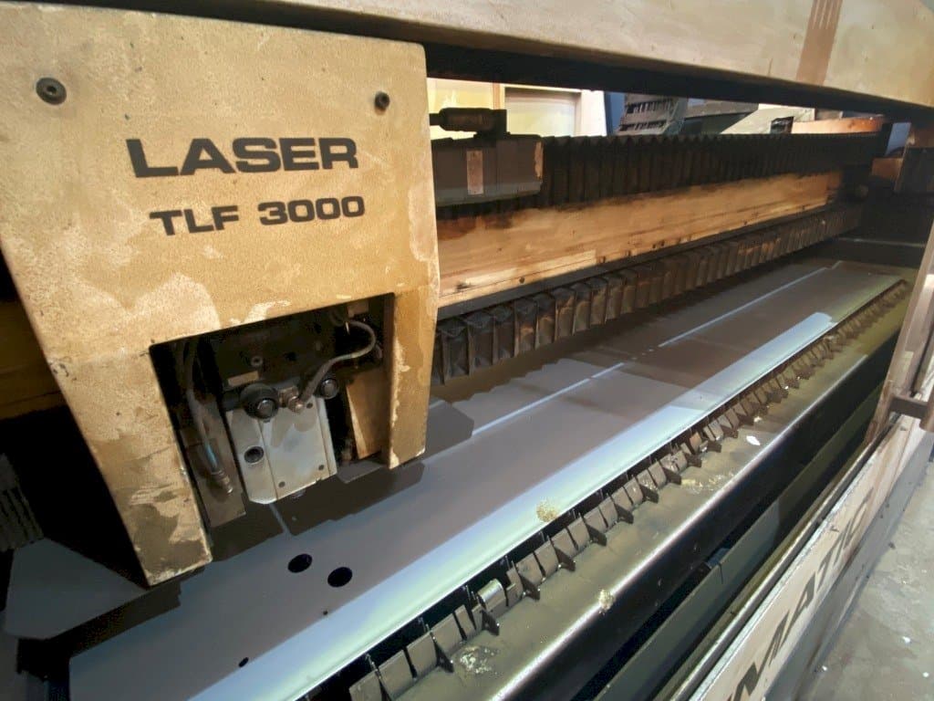 A Trumpf TRUMATIC L2530 gép elölnézete