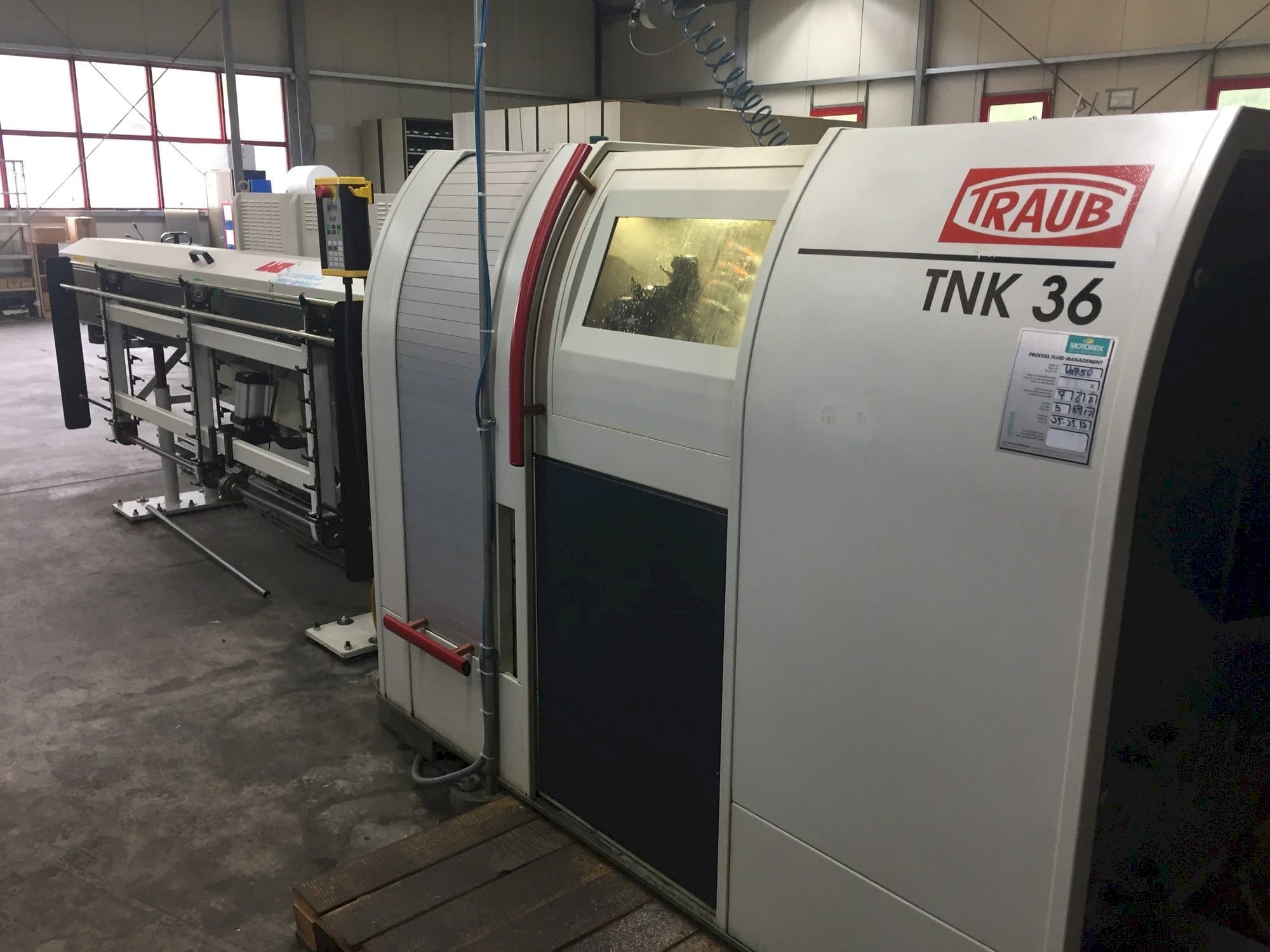 A TRAUB TNK 36  gép elölnézete
