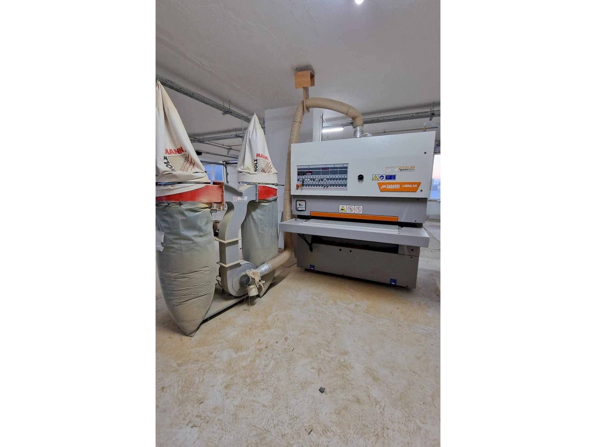 A CASADEI LIBRA 35  gép elölnézete