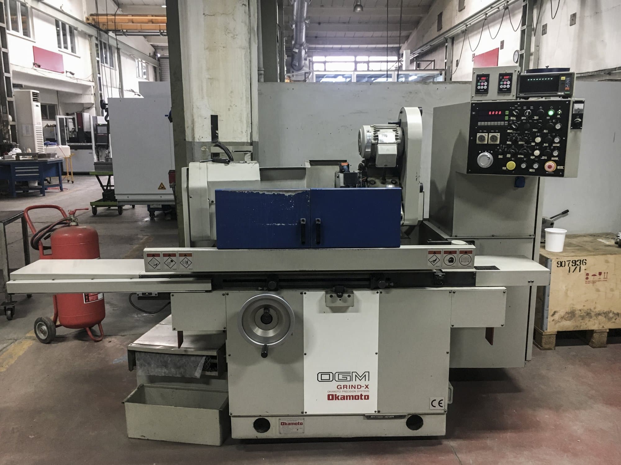 A OKAMOTO OGM-250UDX  gép elölnézete