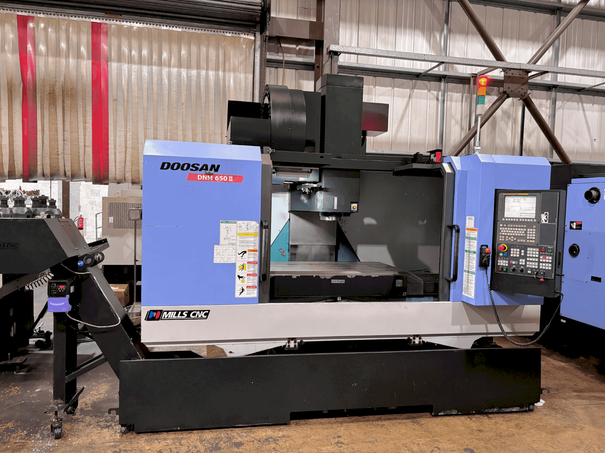 A DOOSAN DNM 650 II gép elölnézete