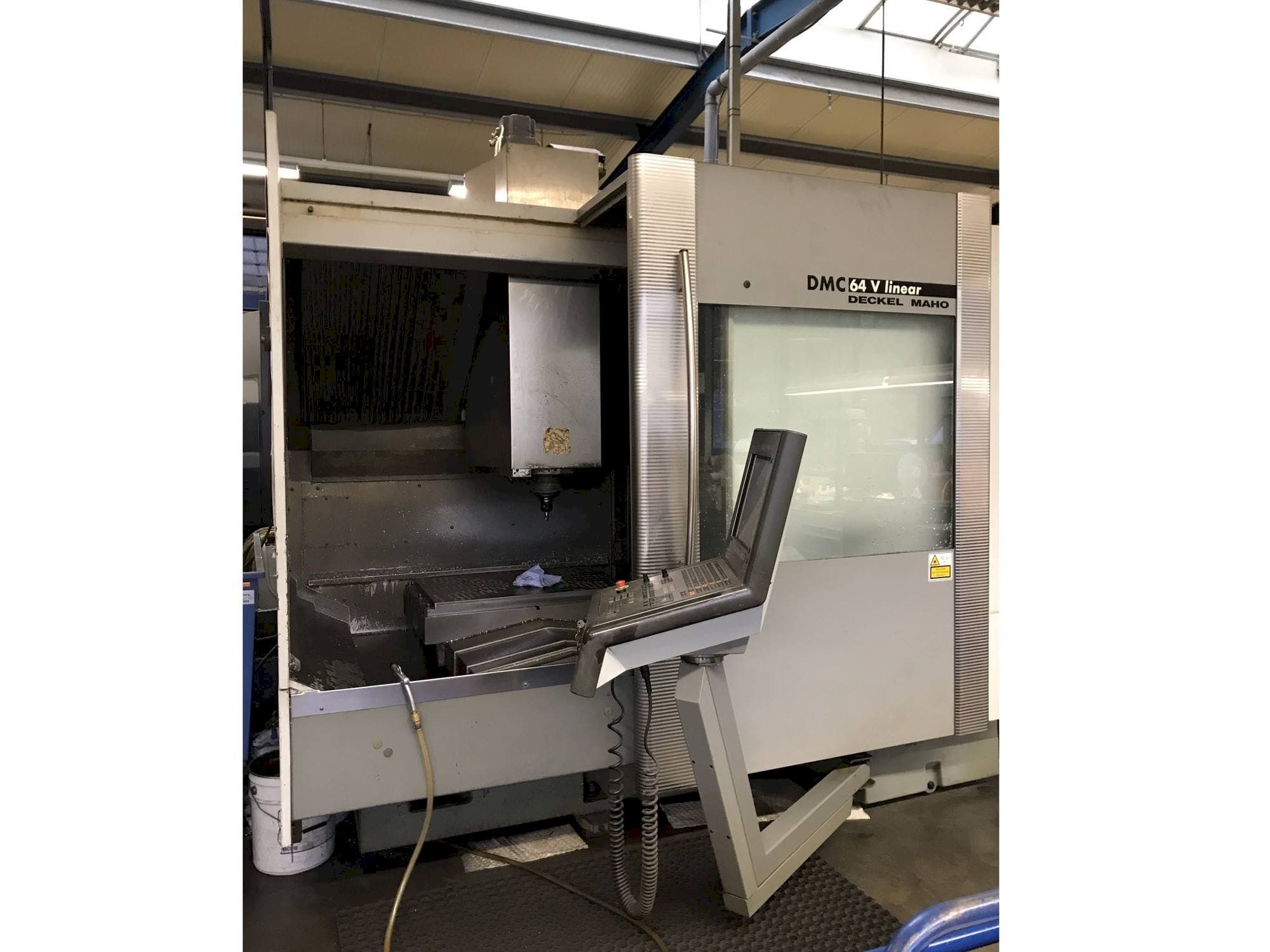 A DECKEL MAHO DMC 64V Linear  gép oldalnézete